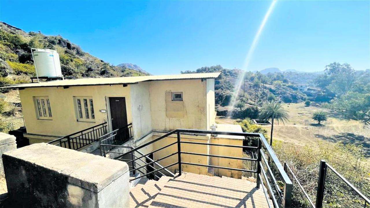 Shikhar Bunglow - A Stunning Valley View Bungalow In Mount Abu Bed & Breakfast Eksteriør bilde