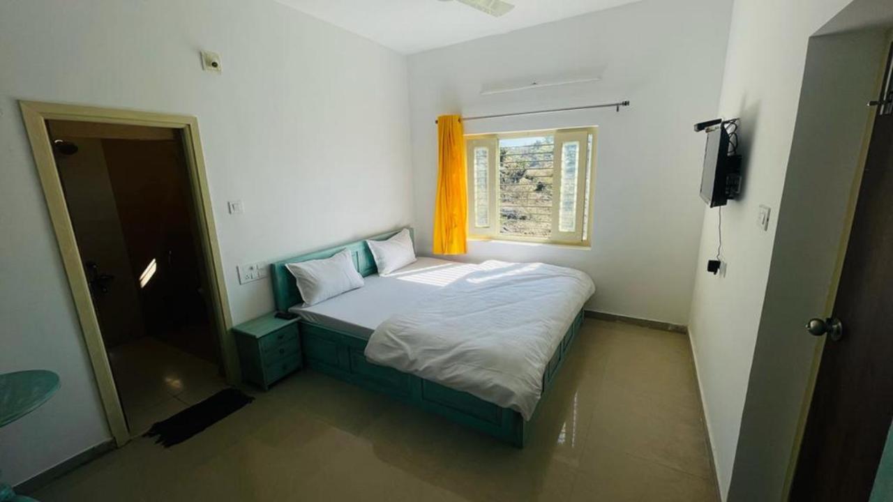 Shikhar Bunglow - A Stunning Valley View Bungalow In Mount Abu Bed & Breakfast Eksteriør bilde