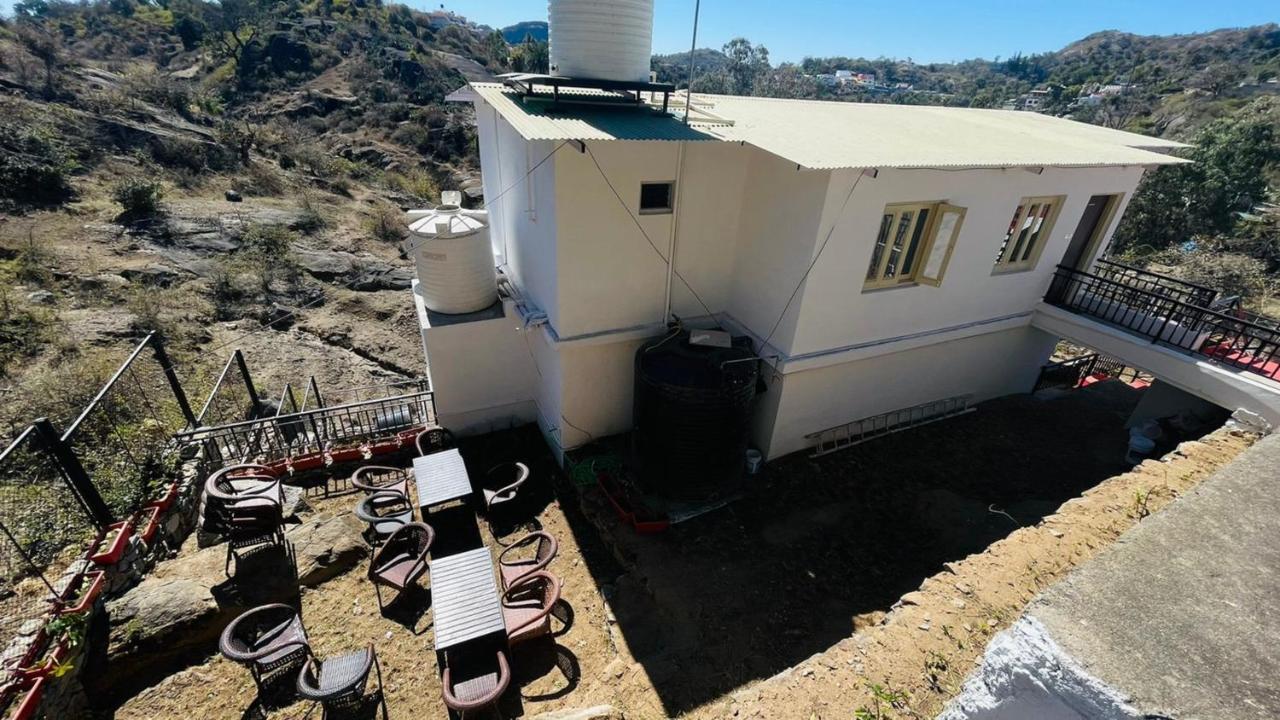 Shikhar Bunglow - A Stunning Valley View Bungalow In Mount Abu Bed & Breakfast Eksteriør bilde