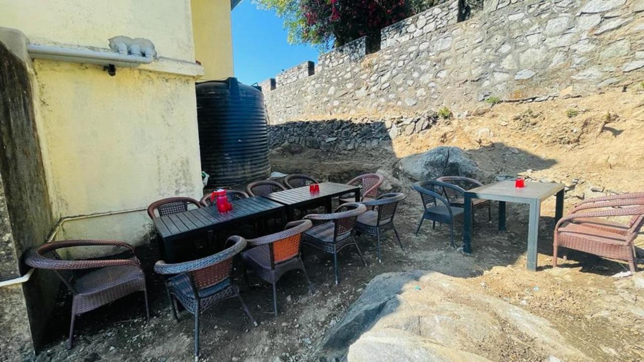 Shikhar Bunglow - A Stunning Valley View Bungalow In Mount Abu Bed & Breakfast Eksteriør bilde