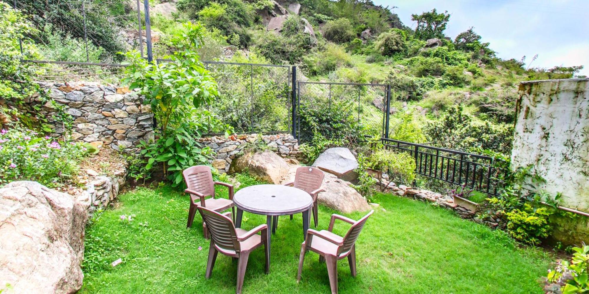Shikhar Bunglow - A Stunning Valley View Bungalow In Mount Abu Bed & Breakfast Eksteriør bilde
